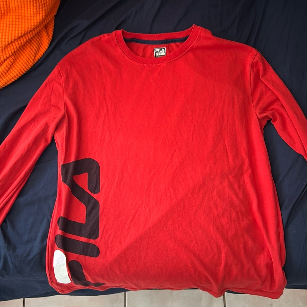 Fila tee long sleeve red size medium 
Red 
Vintage look